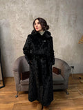 длинная под каракуль черная с капюшоном