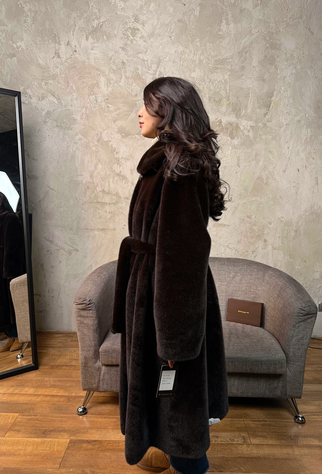 длинная коричневая без капюшона