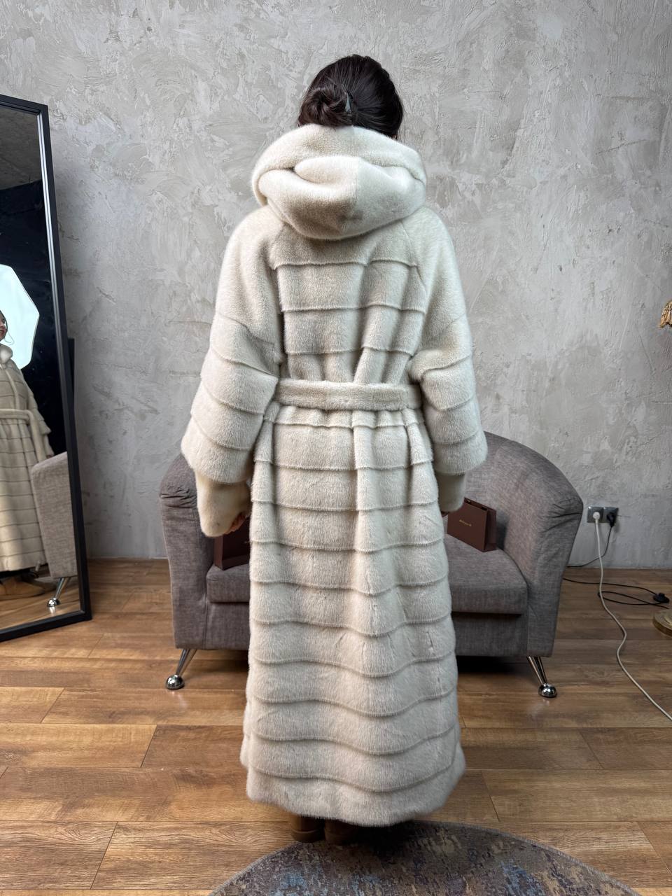 длинная шуба сьемный рукав с капюшоном
