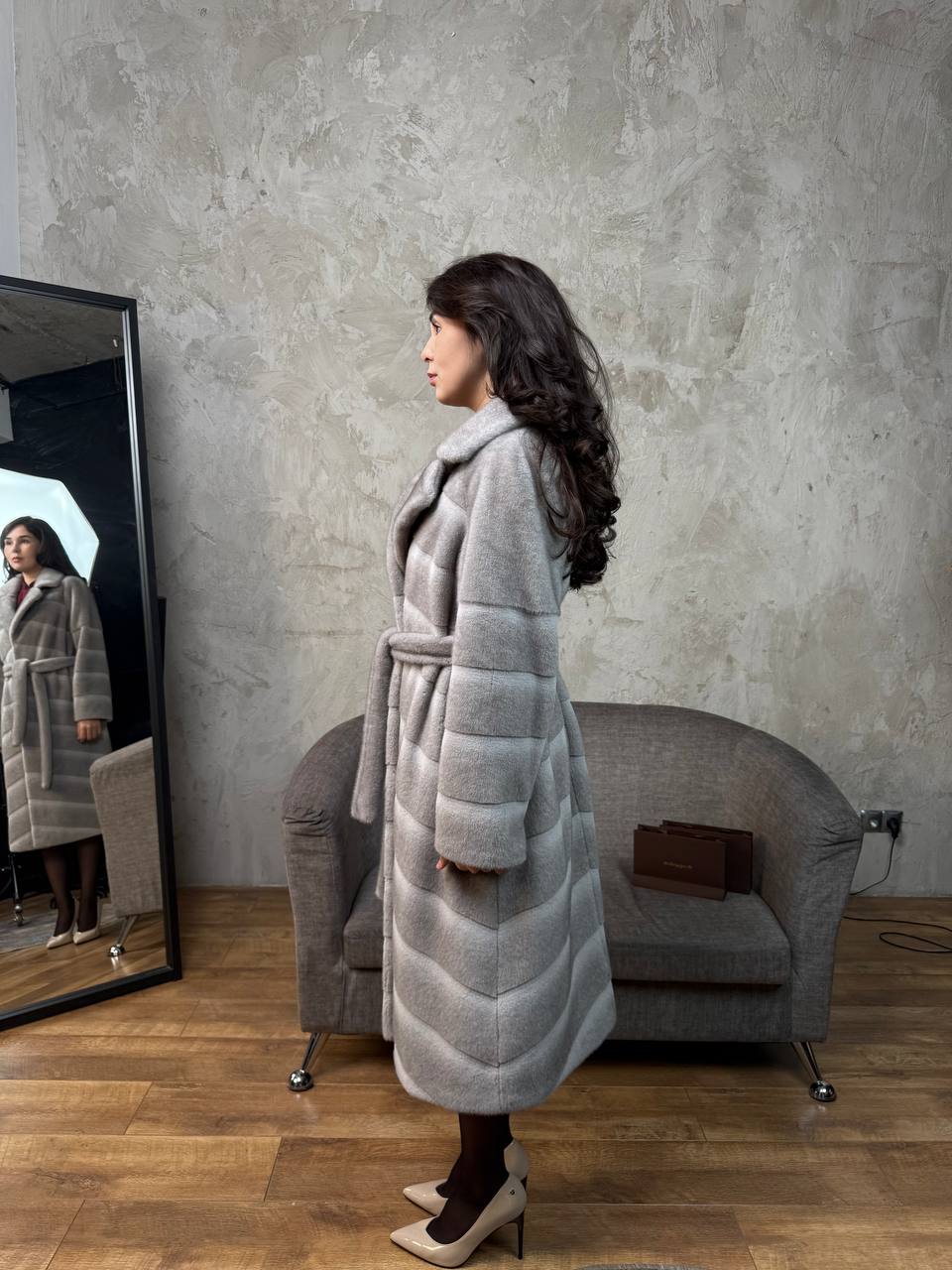 длинная серая без капюшона