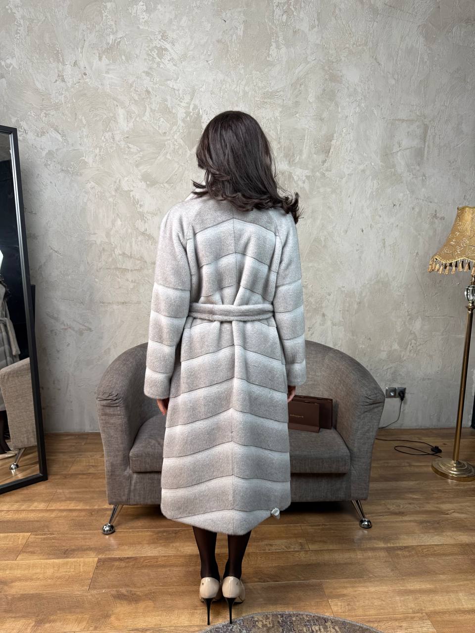 длинная серая без капюшона