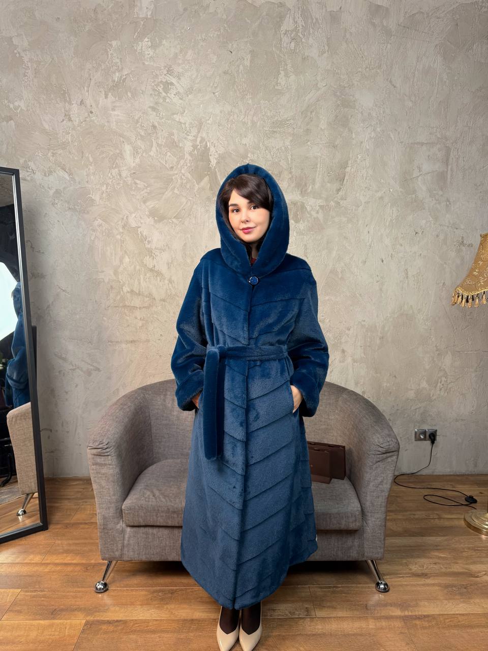 длинная сапфиро синий с каюшоном