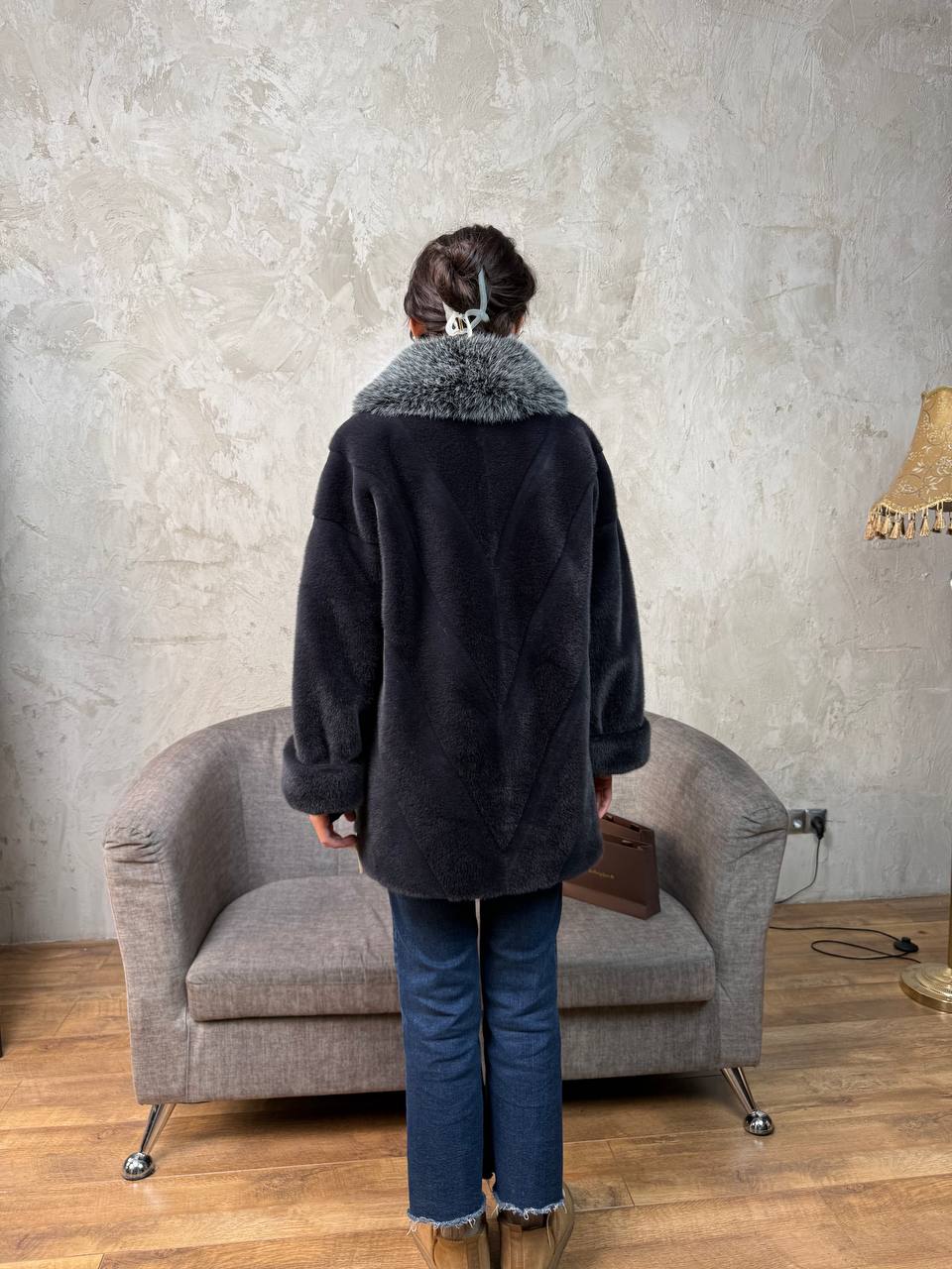 короткая фиолетовая