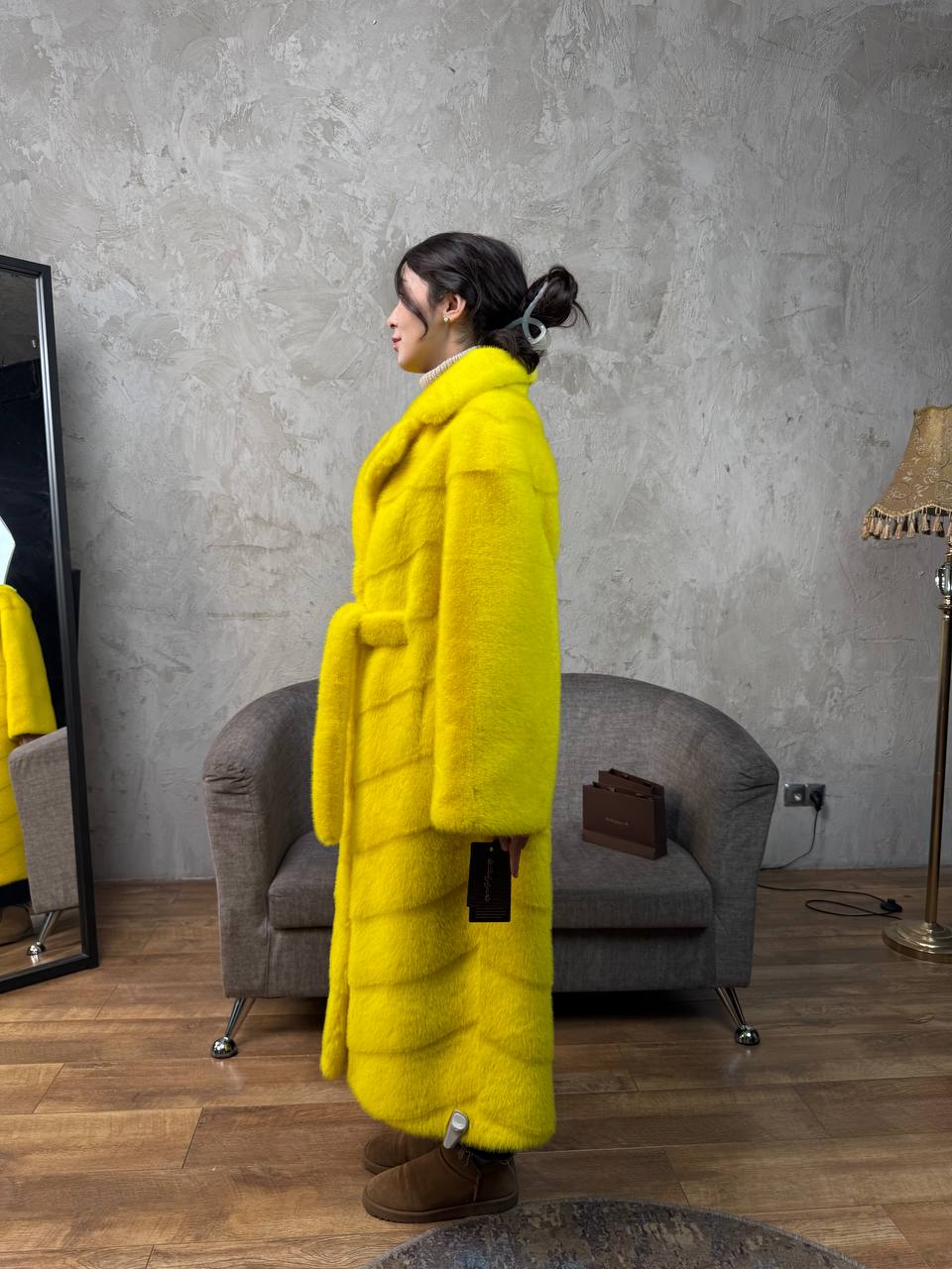 длинная желтая шуба