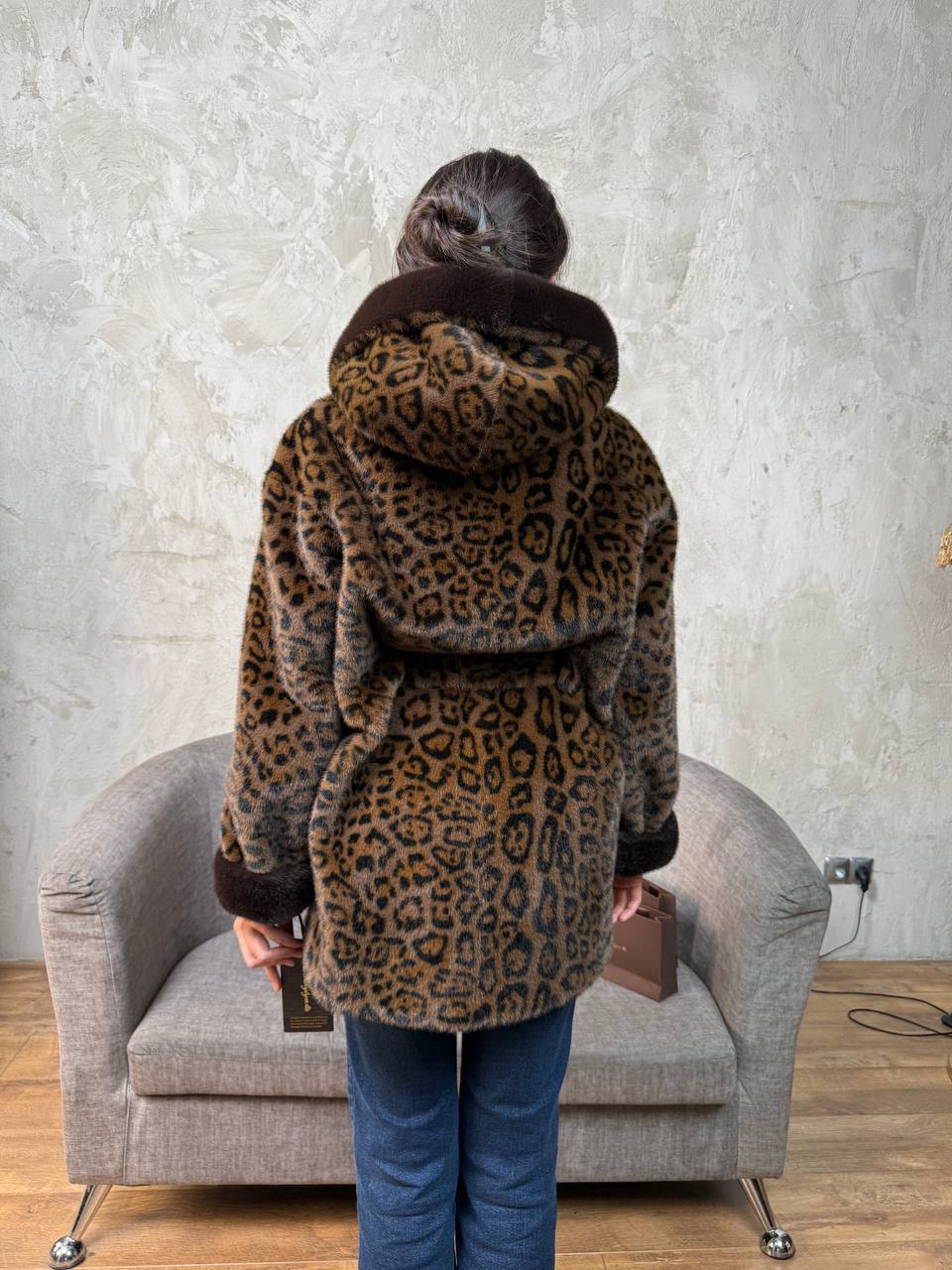 короткая леопард с каюшоном