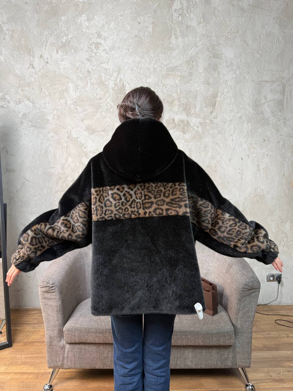 короткая с капюшоном автоледи леопадовые вставки