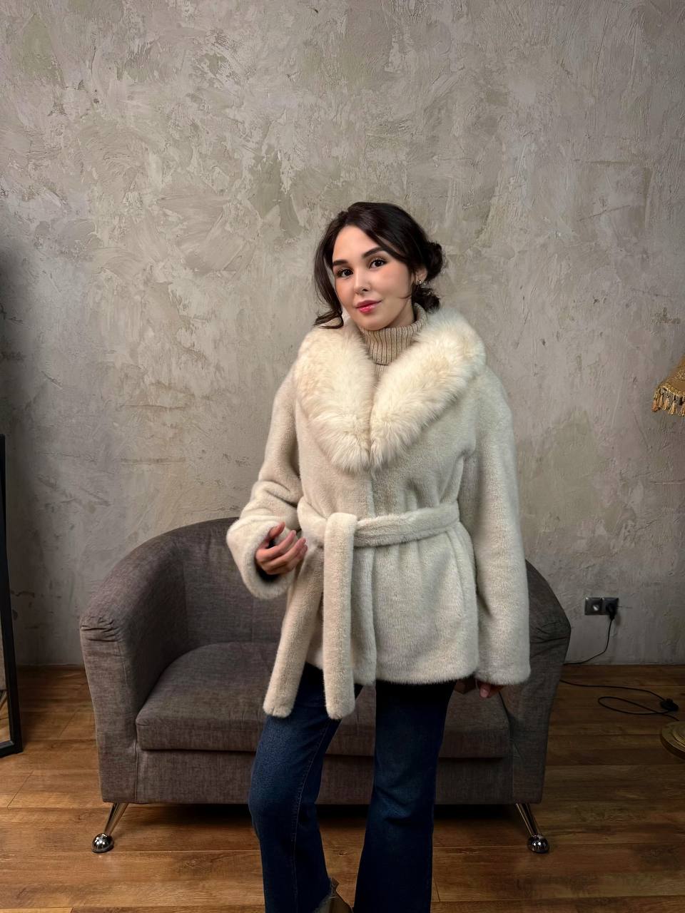 короткая автоледи с натуральным воротом куница