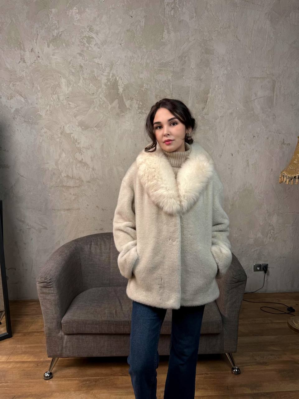 короткая автоледи с натуральным воротом куница