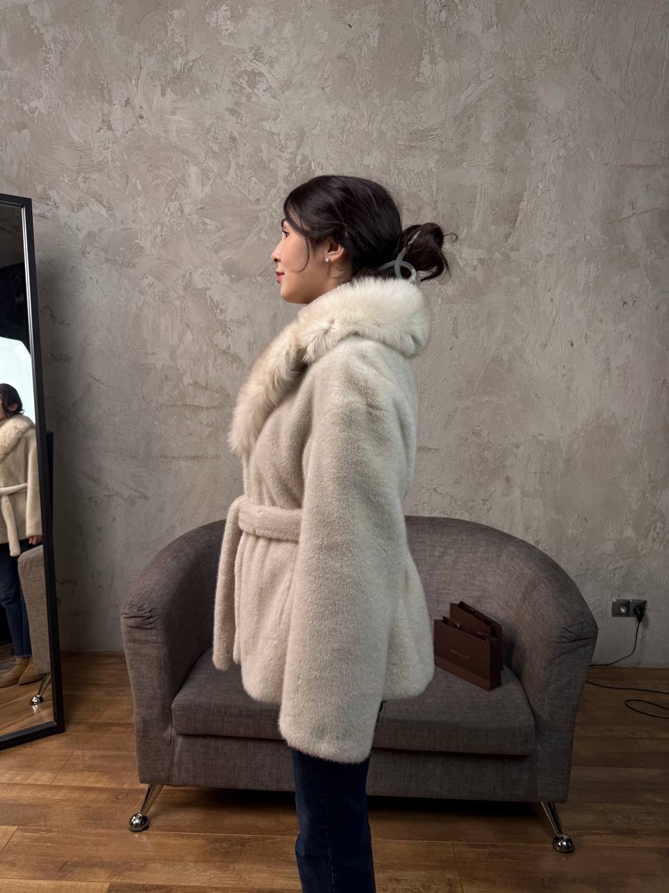 короткая автоледи с натуральным воротом куница