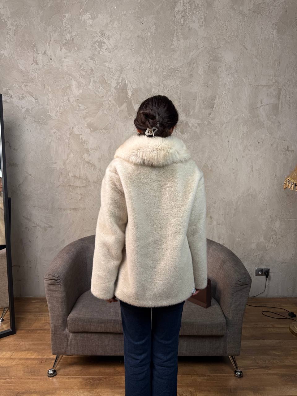 короткая автоледи с натуральным воротом куница