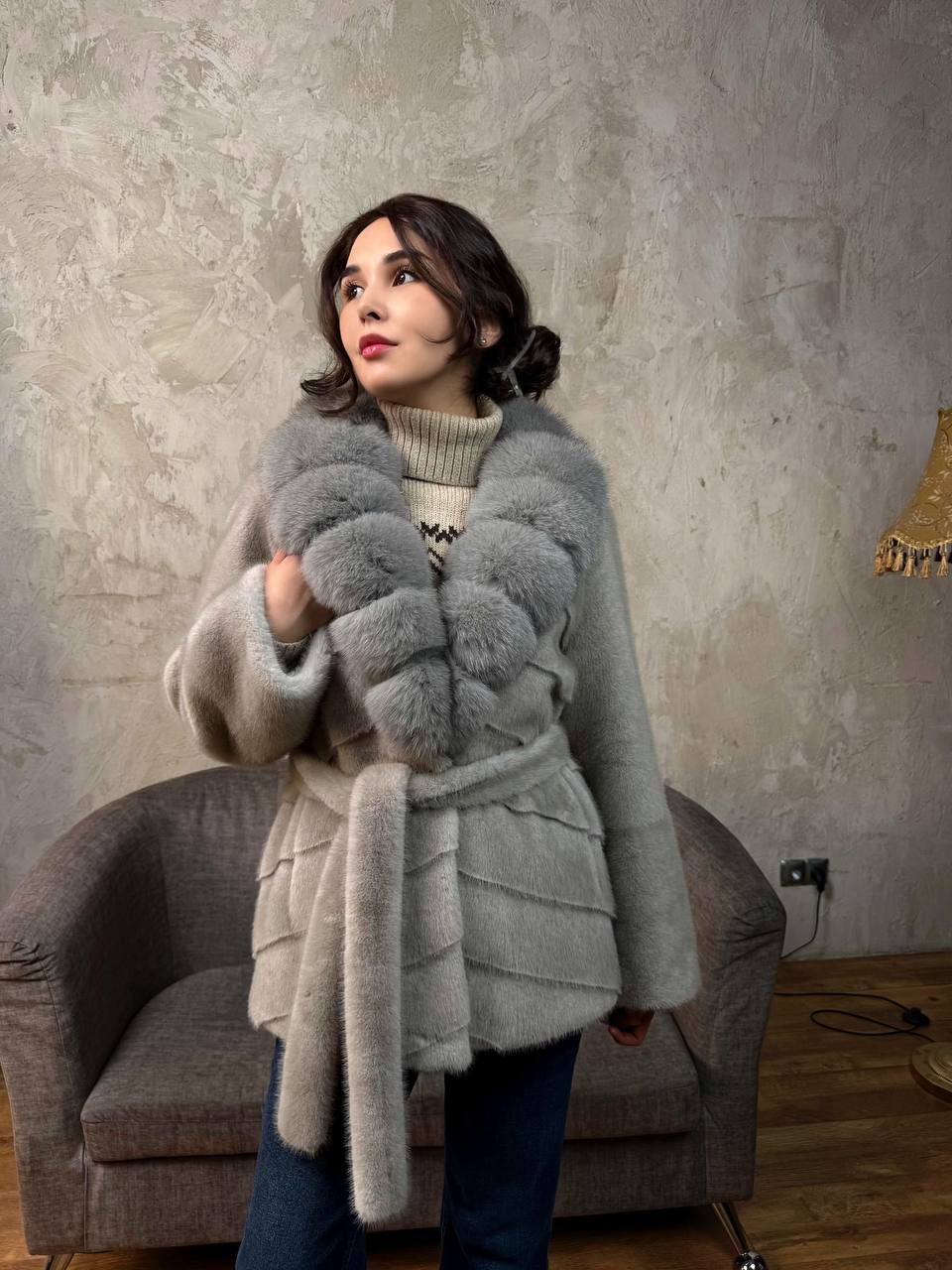 короткая автоледи с натуральным воротом куницы