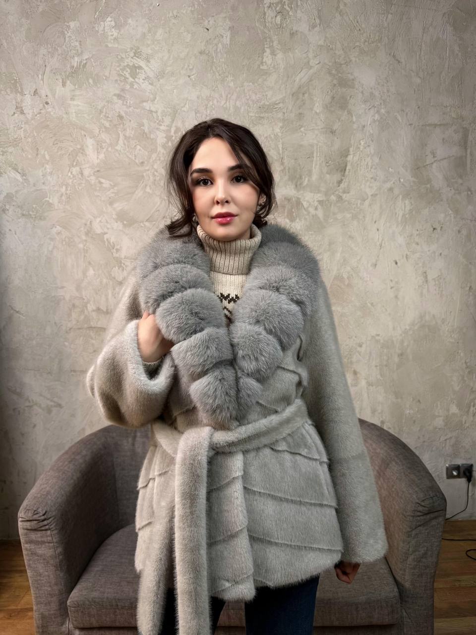 короткая автоледи с натуральным воротом куницы